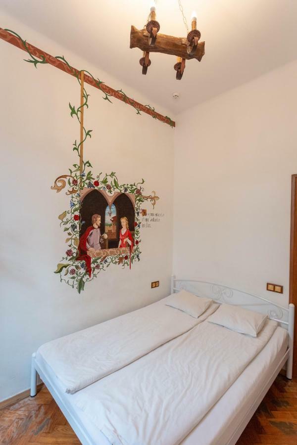 Ghostel - Medieval Hostel Lviv Ngoại thất bức ảnh