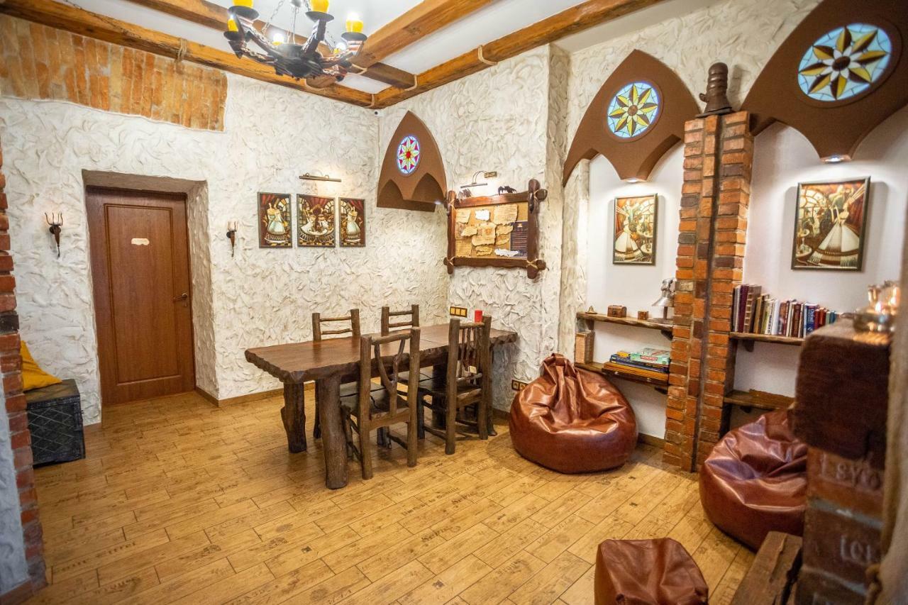 Ghostel - Medieval Hostel Lviv Ngoại thất bức ảnh