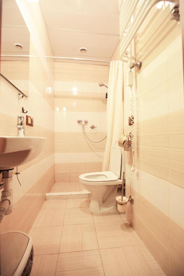 Ghostel - Medieval Hostel Lviv Ngoại thất bức ảnh