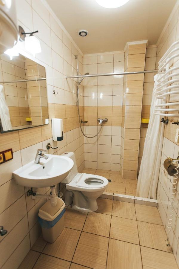 Ghostel - Medieval Hostel Lviv Ngoại thất bức ảnh